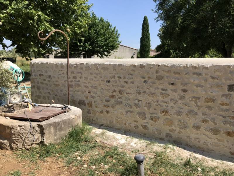 Création d’un mur de clôture en pierre près d'Aix en Provence